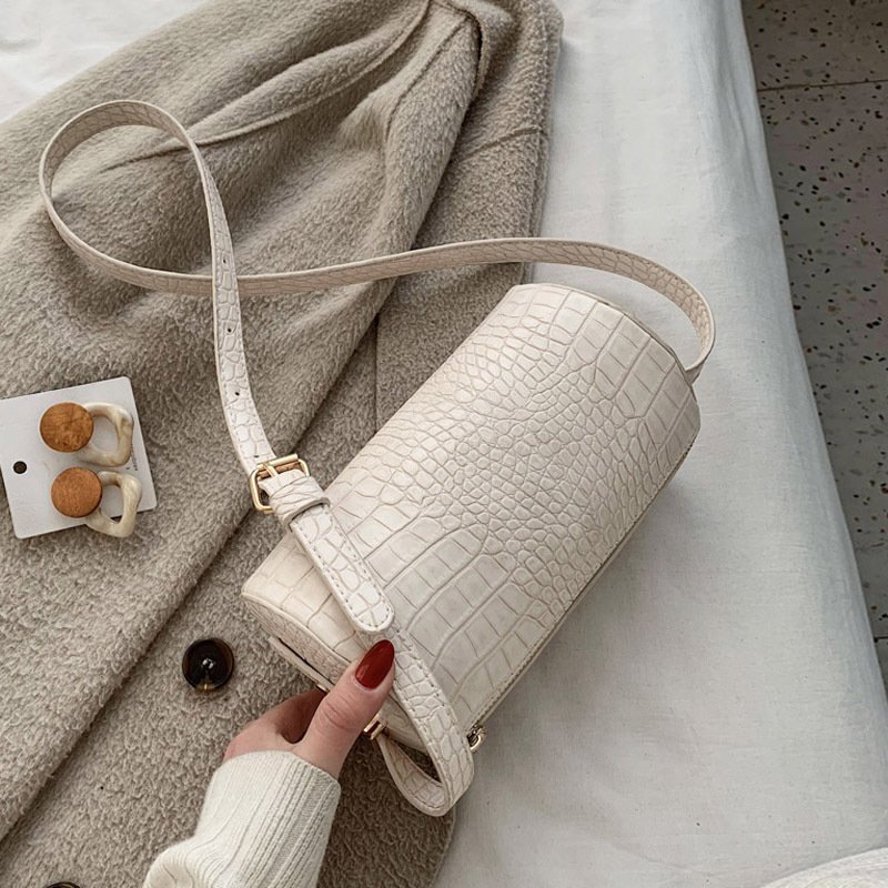 Versatile One Shoulder Cylinder Messenger Bag - Image 3